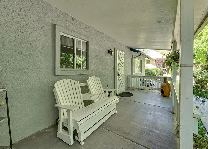 Holiday home Patio & Mtn Views: Tranquil Gem