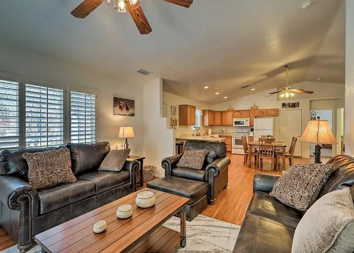 Holiday home Patio & Mtn Views: Tranquil Gem